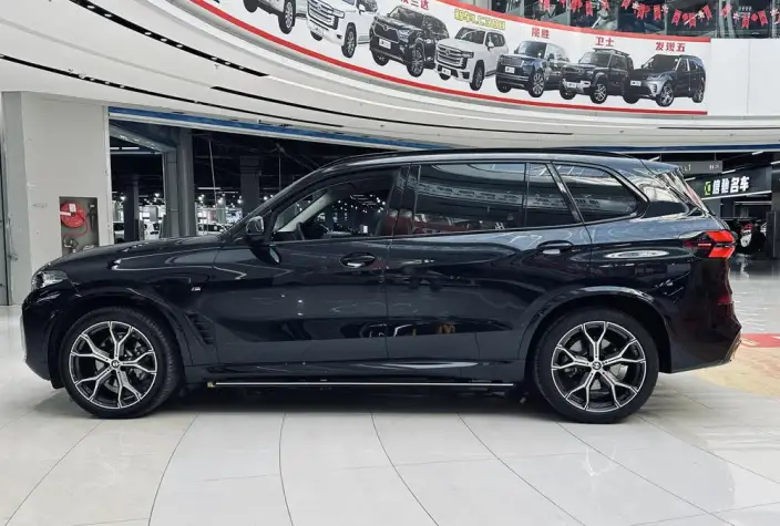 BMW X5 2023 Model xDrive30Li Exclusive Model M Sports Set – фото 3