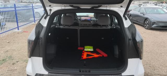 Geely Boyue L 2025 Model 4th Generation 1.5TD DCT Jinxiu – фото 15
