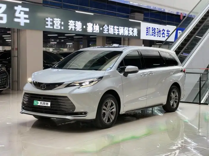 Toyota Sienna 2024 Model Hybrid 2.5L 4WD Premium Edition – фото 1