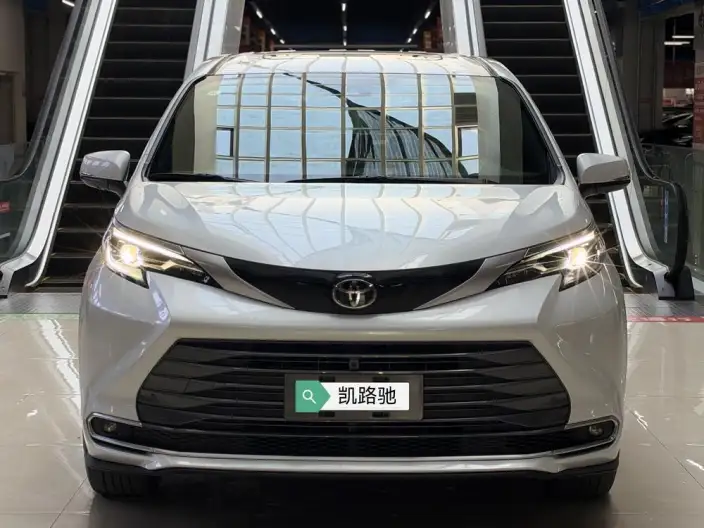 Toyota Sienna 2024 Model Hybrid 2.5L 4WD Premium Edition – фото 2