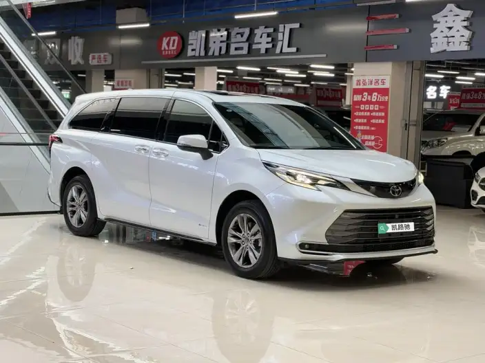 Toyota Sienna 2024 Model Hybrid 2.5L 4WD Premium Edition – фото 3