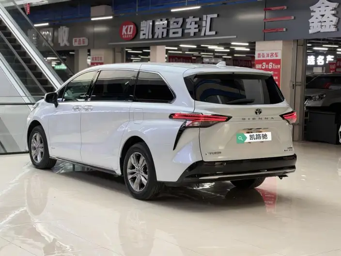 Toyota Sienna 2024 Model Hybrid 2.5L 4WD Premium Edition – фото 4