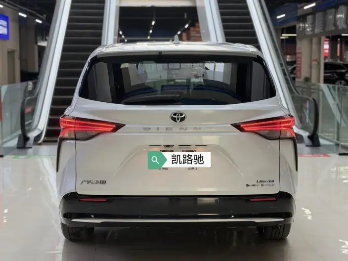 Toyota Sienna 2024 Model Hybrid 2.5L 4WD Premium Edition – фото 5