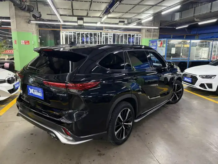 Crown Kluger 2022 Model 2.5L HEV 4WD Premium Edition – фото 6