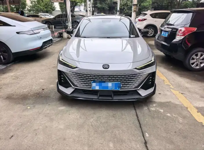 Changan UNI-V 2022 Model 1.5T Noble Model – фото 2