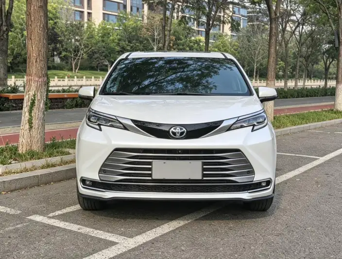 Toyota Sienna 2023 Model Facelift Hybrid 2.5L Platinum edition – фото 2