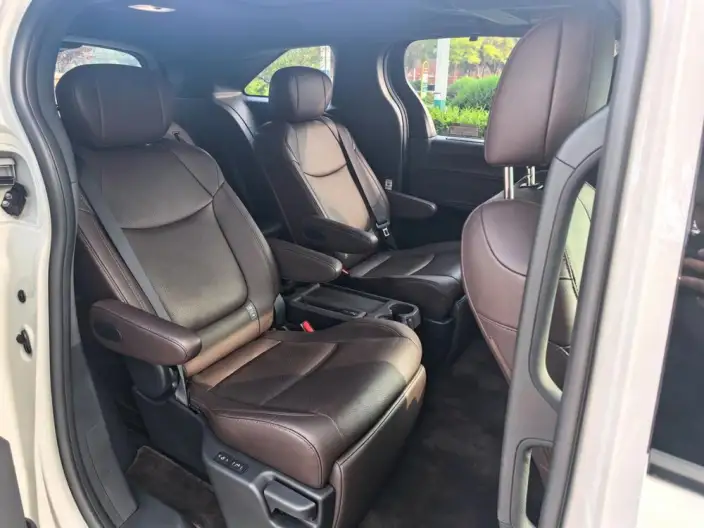 Toyota Sienna 2023 Model Facelift Hybrid 2.5L Platinum edition – фото 9