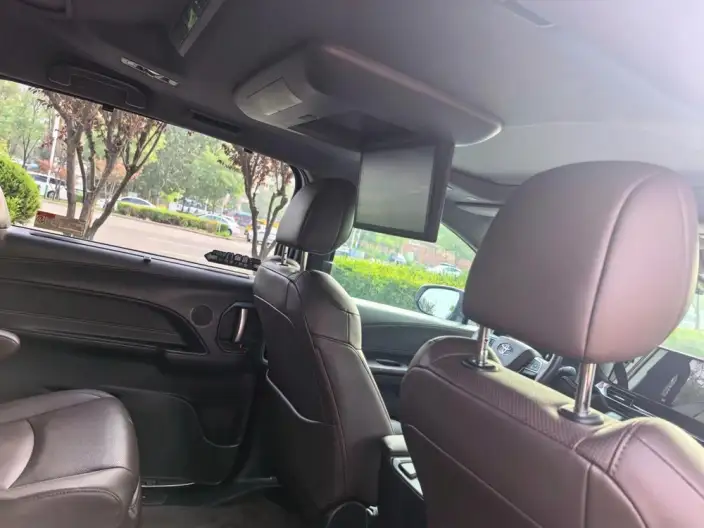 Toyota Sienna 2023 Model Facelift Hybrid 2.5L Platinum edition – фото 10