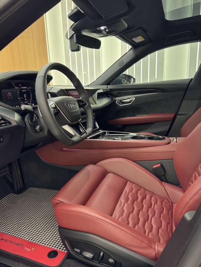 AUDI e-tron GT 2023 Basic model – фото 8