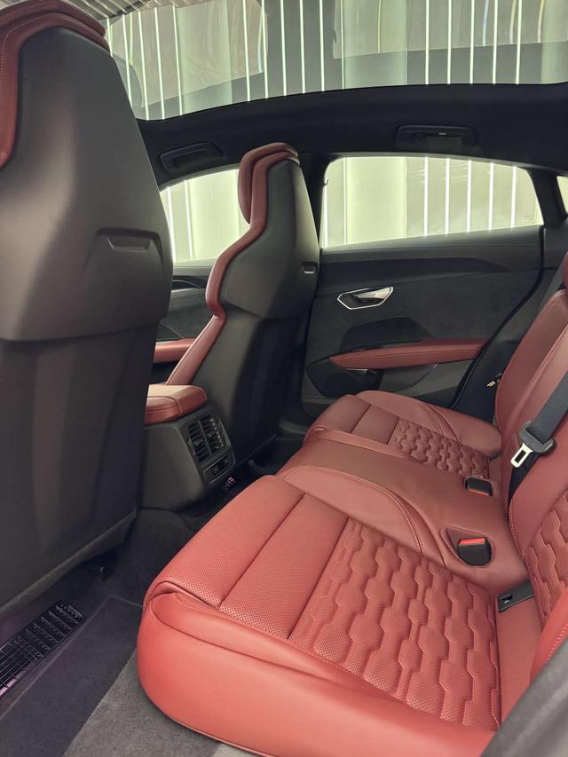 AUDI e-tron GT 2023 Basic model – фото 9