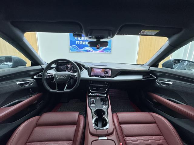 AUDI e-tron GT 2023 Basic model – фото 10