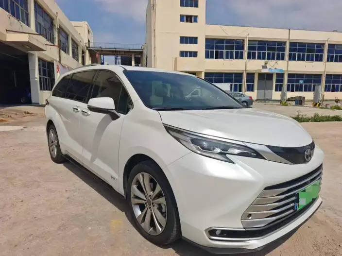 Toyota Sienna 2024 Model Hybrid 2.5L Platinum edition – фото 2