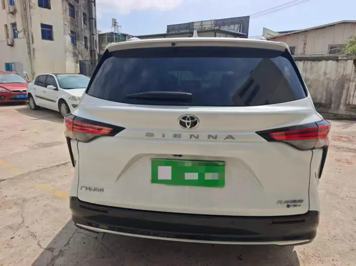 Toyota Sienna 2024 Model Hybrid 2.5L Platinum edition – фото 4