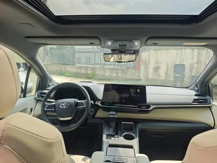Toyota Sienna 2024 Model Hybrid 2.5L Platinum edition – фото 7