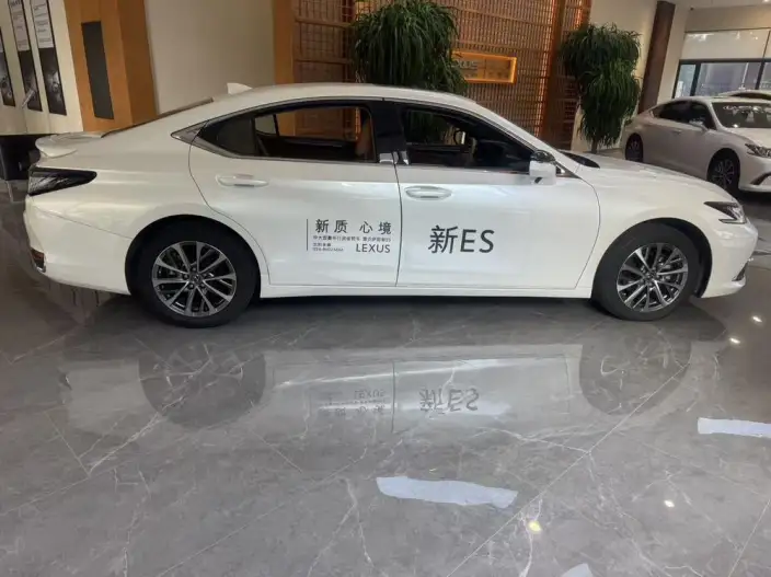 Lexus ES 2025 Model 300h Premium – фото 4