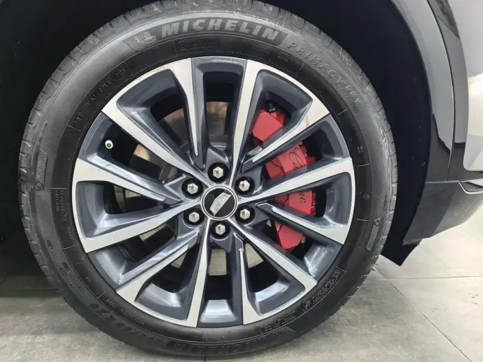 Cadillac XT5 2025 Model 28T 4WD Noble Model – фото 10