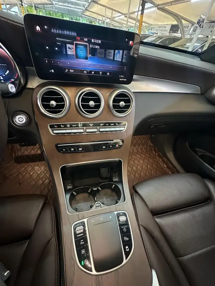 Mercedes-Benz GLC 2020 Model GLC 260 L 4MATIC Luxury Model – фото 7