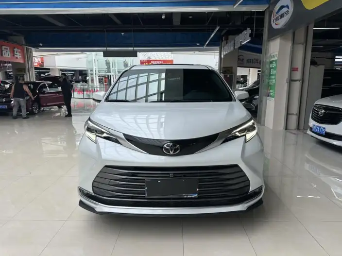 Toyota Sienna 2024 Model Hybrid 2.5L 4WD Premium Edition – фото 2