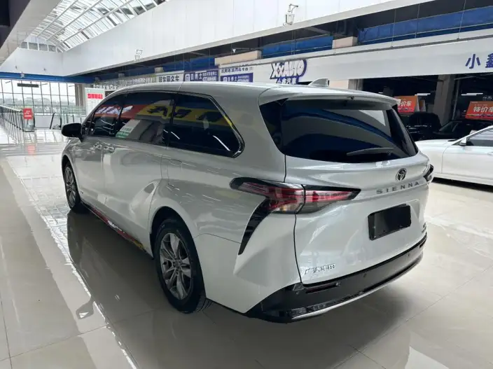 Toyota Sienna 2024 Model Hybrid 2.5L 4WD Premium Edition – фото 4