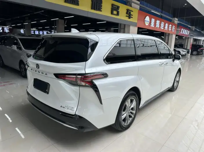 Toyota Sienna 2024 Model Hybrid 2.5L 4WD Premium Edition – фото 6
