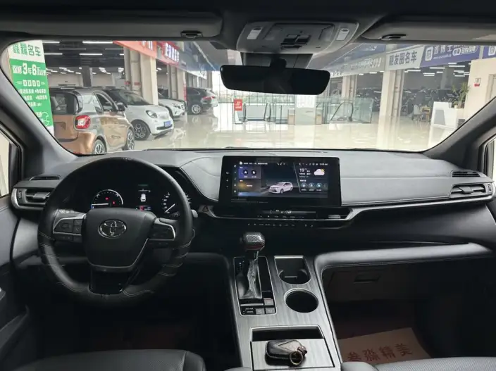 Toyota Sienna 2024 Model Hybrid 2.5L 4WD Premium Edition – фото 8