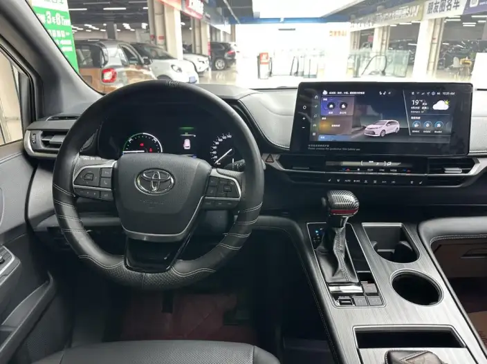 Toyota Sienna 2024 Model Hybrid 2.5L 4WD Premium Edition – фото 9