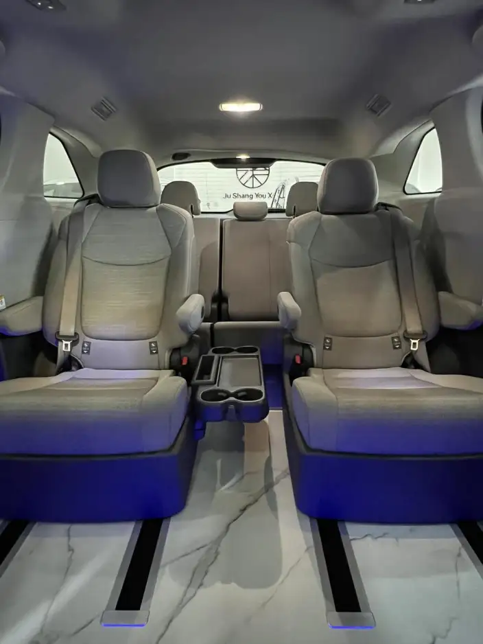 Toyota Sienna 2023 Model Hybrid 2.5L Comfort Edition – фото 7