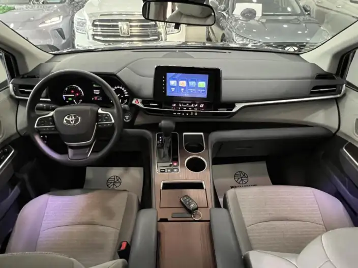 Toyota Sienna 2023 Model Hybrid 2.5L Comfort Edition – фото 8