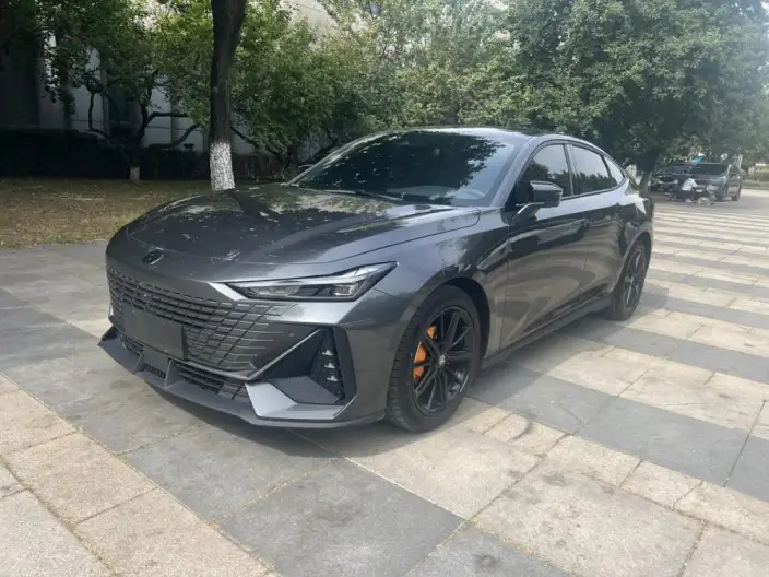 Changan UNI-V 2023 Model 1.5T Exclusive Model – фото 1