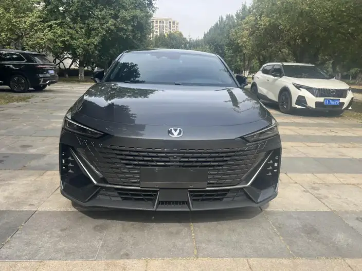Changan UNI-V 2023 Model 1.5T Exclusive Model – фото 2