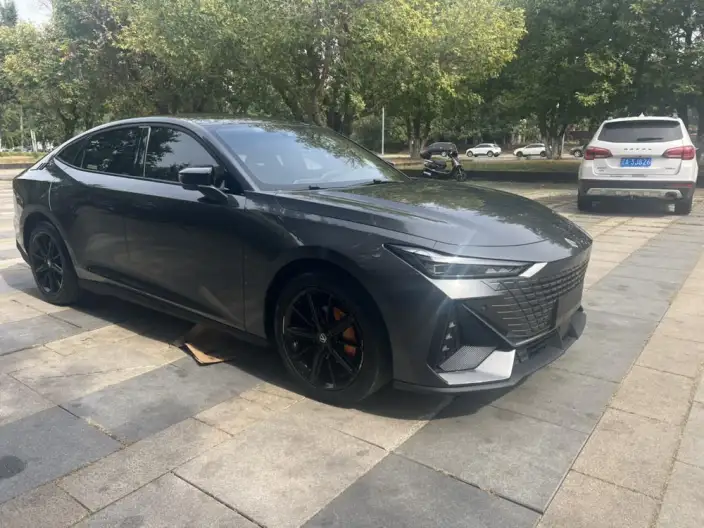 Changan UNI-V 2023 Model 1.5T Exclusive Model – фото 3