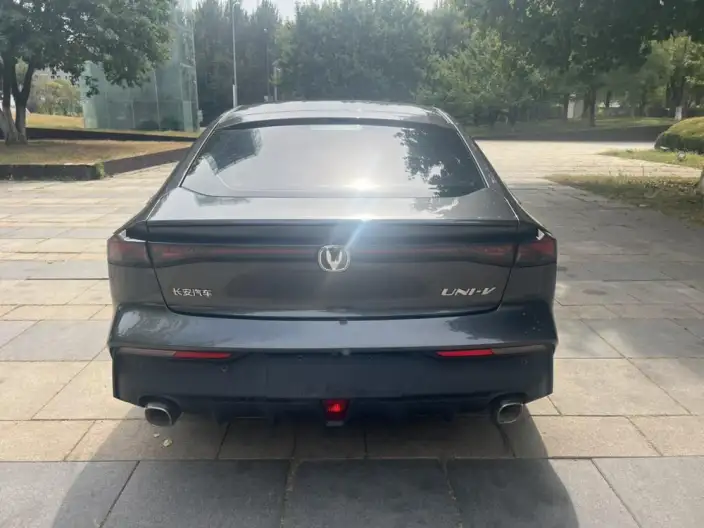 Changan UNI-V 2023 Model 1.5T Exclusive Model – фото 5