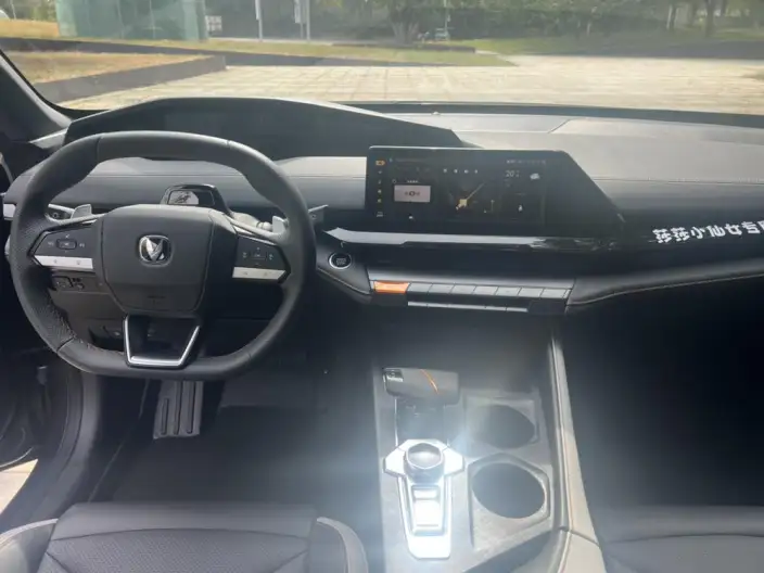 Changan UNI-V 2023 Model 1.5T Exclusive Model – фото 8
