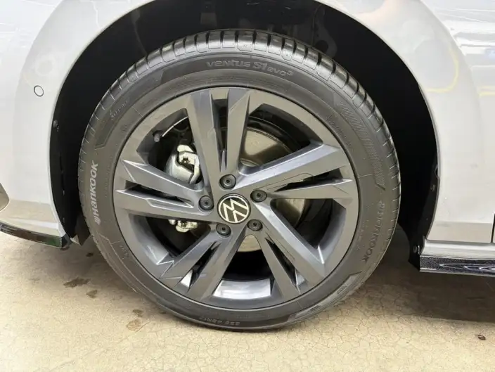 Volkswagen Golf 2023 Model 280TSI DSG R-Line Lite – фото 9