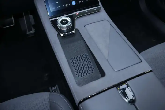 VOYAH Pursuit PHEV 2024 Model Ultra-long Endurance 4WD Ultimate Edition – фото 10