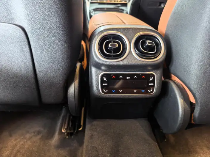 Mercedes-Benz GLC 2023 Model GLC 260 L 4MATIC Dynamic Model 5 seat – фото 5