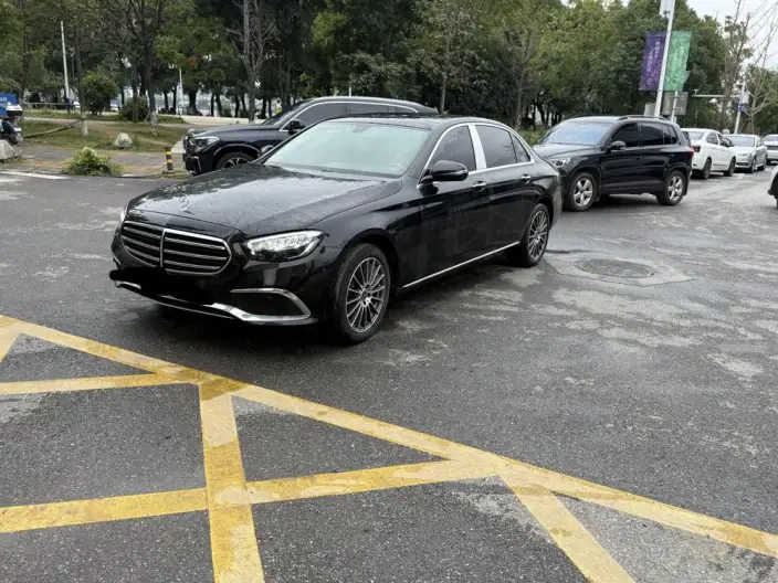 Mercedes-Benz E-Class 2023 Model E 260 L sedan – фото 1