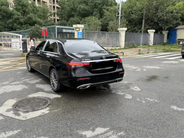 Mercedes-Benz E-Class 2023 Model E 260 L sedan – фото 3