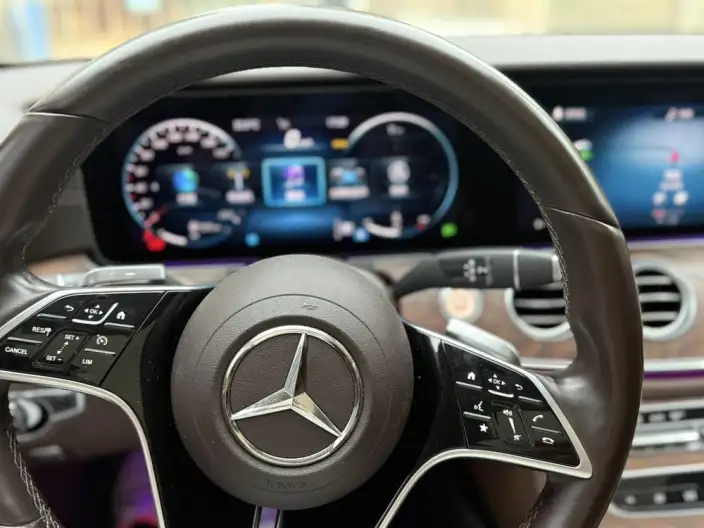 Mercedes-Benz E-Class 2023 Model E 260 L sedan – фото 8