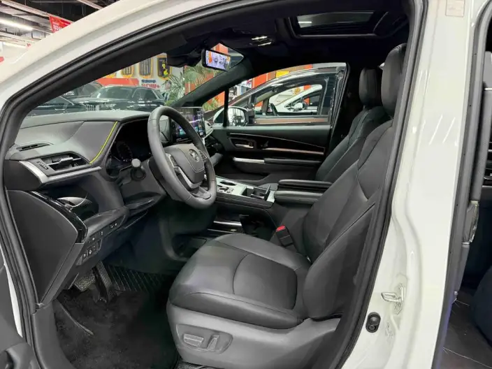 Granvia 2024 Model Intelligent Hybrid 2.5L 4WD Noble PLUS Edition – фото 10