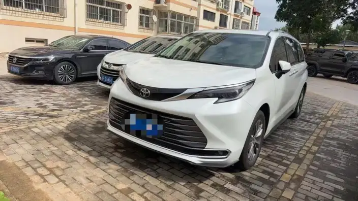 Toyota Sienna 2027 Model Hybrid 2.5L 4WD Premium Edition – фото 1