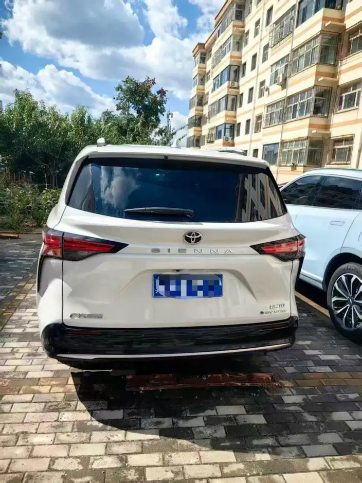 Toyota Sienna 2027 Model Hybrid 2.5L 4WD Premium Edition – фото 2