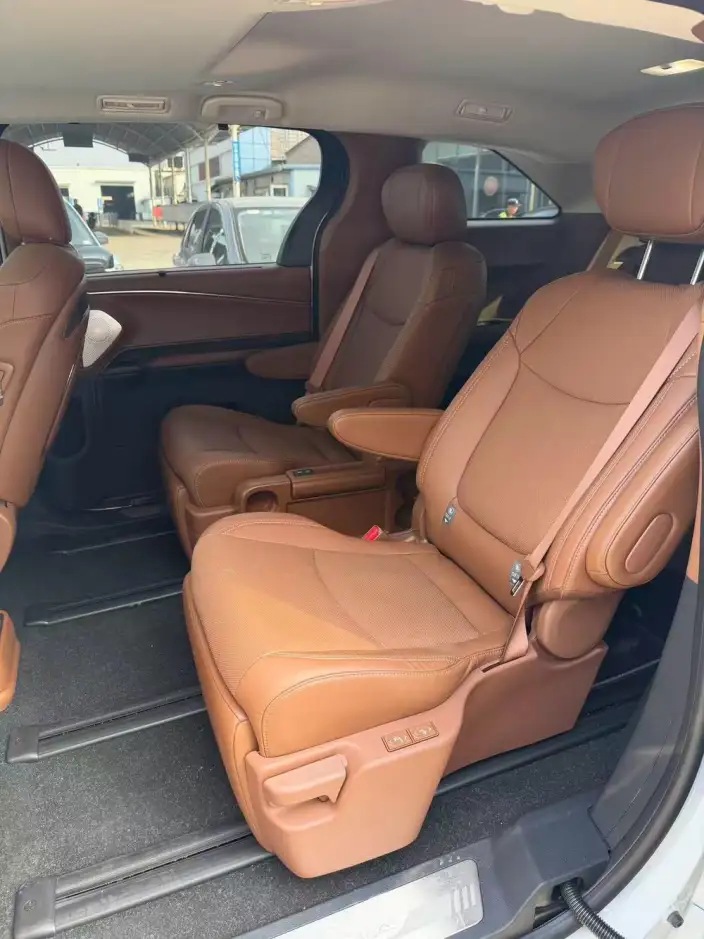Toyota Sienna 2027 Model Hybrid 2.5L 4WD Premium Edition – фото 8