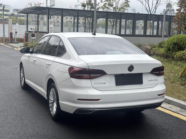 Volkswagen Lavida 2021 1.5L Automatic Com f ort – фото 4
