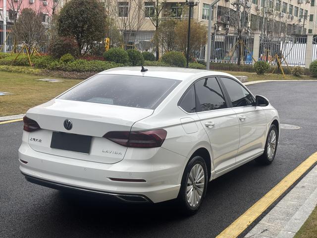 Volkswagen Lavida 2021 1.5L Automatic Com f ort – фото 7