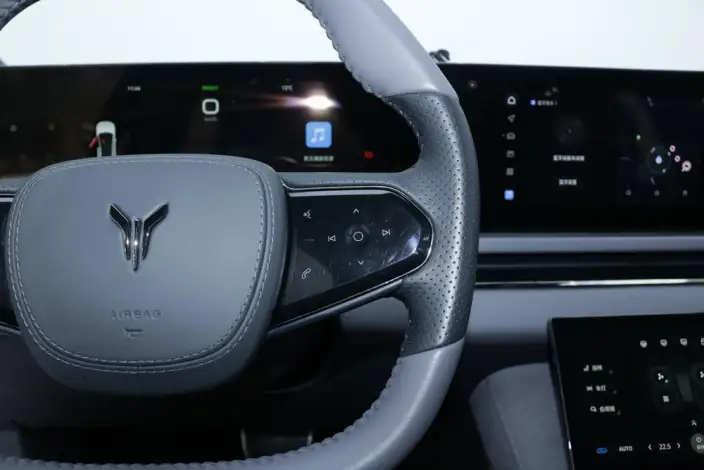 VOYAH Pursuit PHEV 2024 Model Ultra-long Endurance 4WD Executive Edition – фото 9