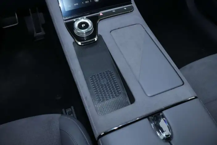 VOYAH Pursuit PHEV 2024 Model Ultra-long Endurance 4WD Executive Edition – фото 10