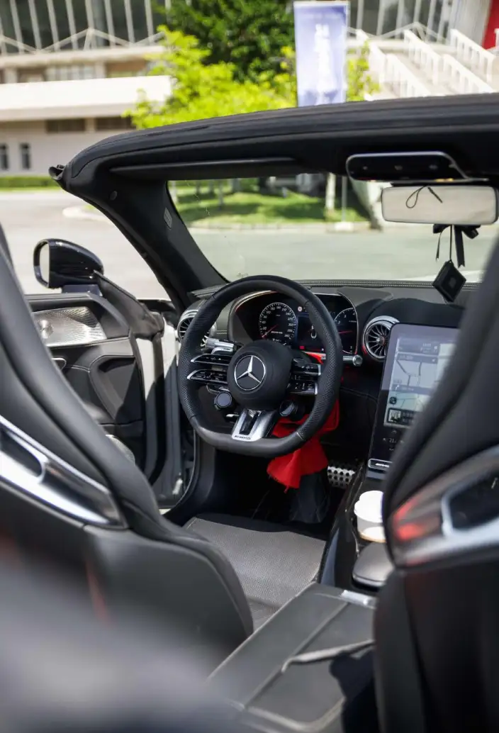 Mercedes-Benz SL-Class AMG 2024 Model AMG SL 63 4MATIC+ – фото 9
