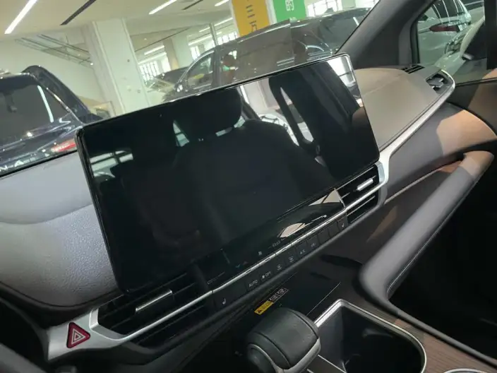 Granvia 2024 Model Intelligent Hybrid 2.5L 4WD Noble PLUS Edition – фото 4