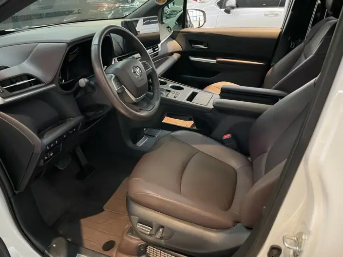 Granvia 2024 Model Intelligent Hybrid 2.5L 4WD Noble PLUS Edition – фото 8